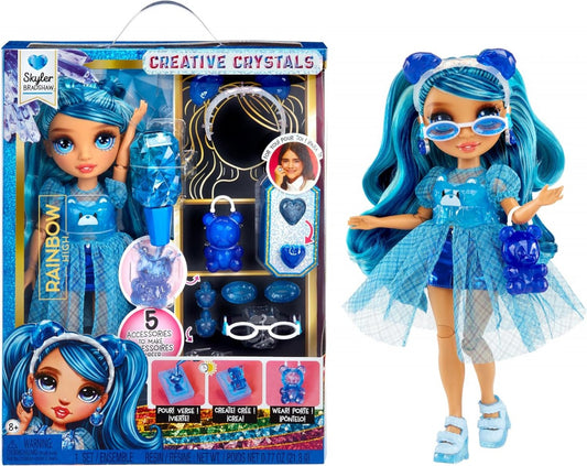 Lalka Rainbow High Creative Crystals Skyler Bradshaw z niebieskimi włosami i akcesoriami do tworzenia kryształowych dodatków.